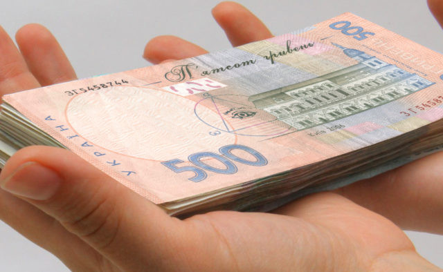 Киевляне получат по 5000 гривен: что следует знать и кому повезет