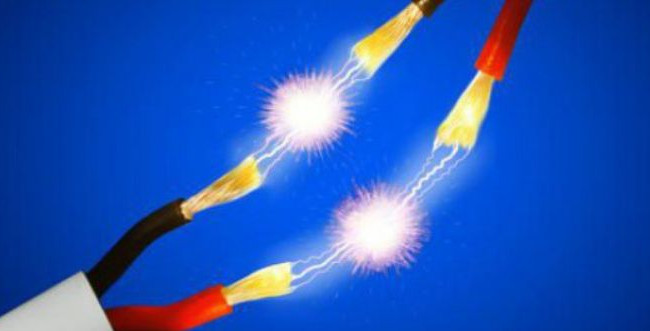 Раптова смерть: чоловіка вбило струмом під час дощу