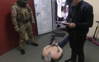 Шукали три роки:  столичних рекетирів затримали на Хмельниччині