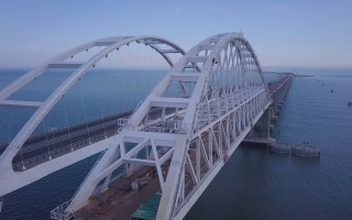 Опасное строительство начали оккупанты на Крымском мосту: подробности и фото