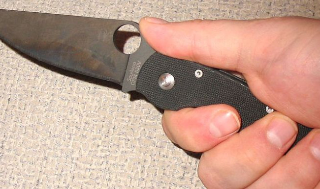 «Был под кайфом»: мужчина пытался зарезать знакомого под Киевом