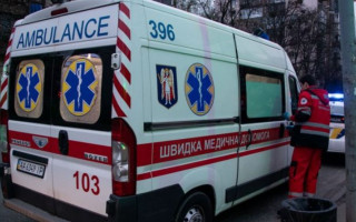 Окровавленного мужчину нашли посреди улицы в Киеве