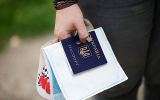 Виготовляли фальшиві українські паспорти іноземцям: СБУ викрила організоване угруповання