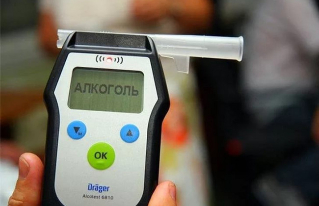 Инцидент во Львове: сотрудник полиции и инспектор по парковке попались пьяными за рулем