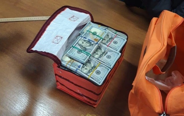 Правоохранители задержали депутата: в кабинете нашли 380 тысяч долларов