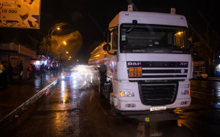 В Киеве фура снесла пешехода: мужчина скончался на месте