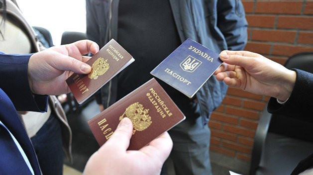 Получение российского гражданства украинцами в ОРДЛО: в МинВОТ сделали предупреждение