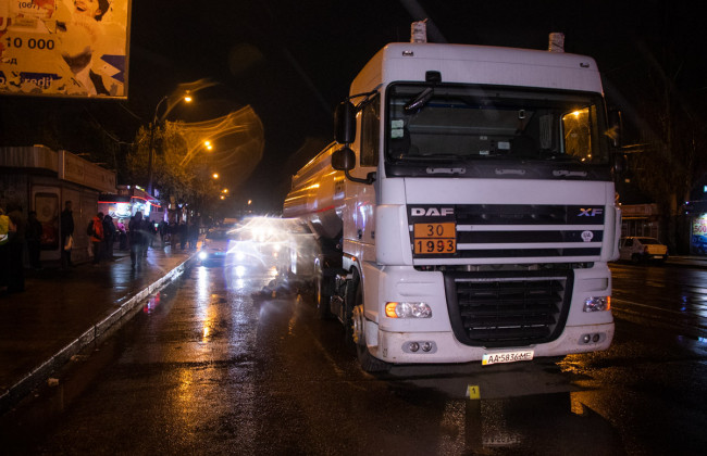 В Киеве фура снесла пешехода: мужчина скончался на месте