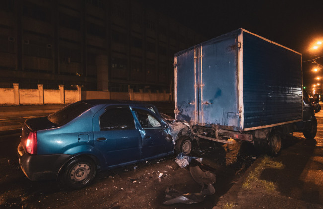 В Киеве Uber влетел в «Газель»: водитель скрылся с места происшествия