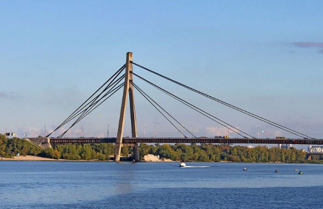 Один из мостов Киева сегодня перекроют