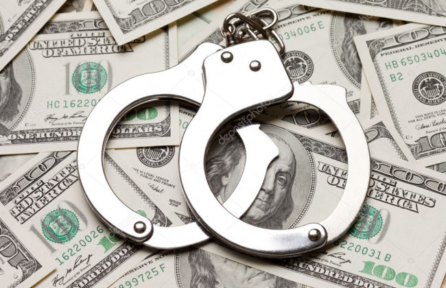 Отримав $700 хабара: слідчі ДБР затримали ревізора-інспектора ДФС у Чернівцях