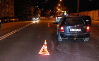 ДТП в Киеве: Skoda на пешеходном переходе сбила мужчину