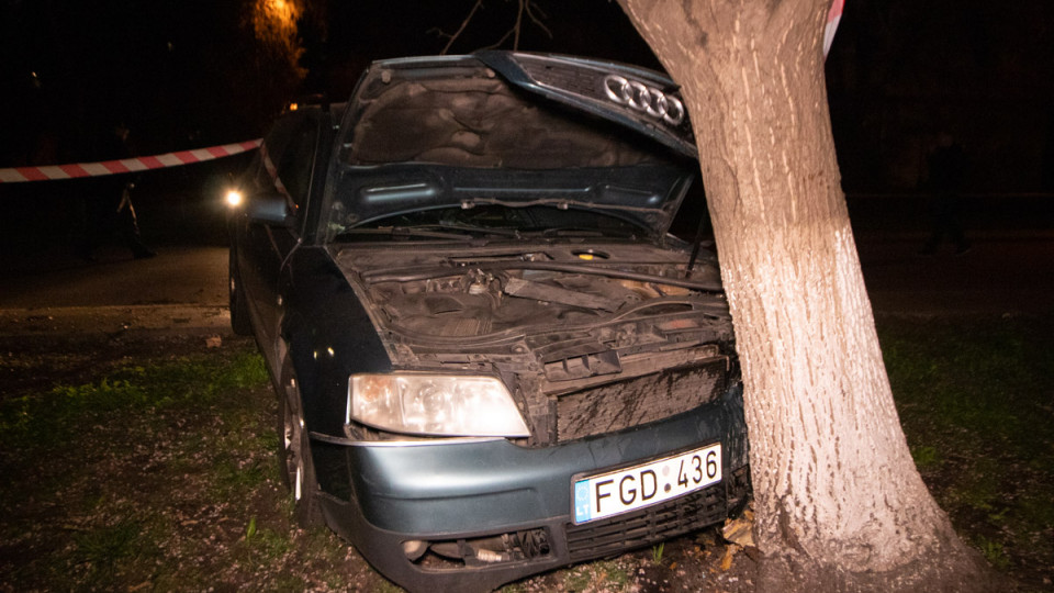 ДТП в Киеве: мужчина на Audi влетел в дерево