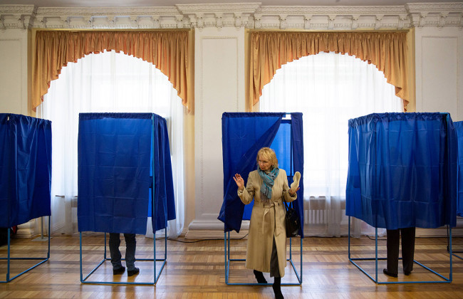 Голосування без паспорта та маніпуляції з бюлетенями: у КВУ повідомили про нові порушення