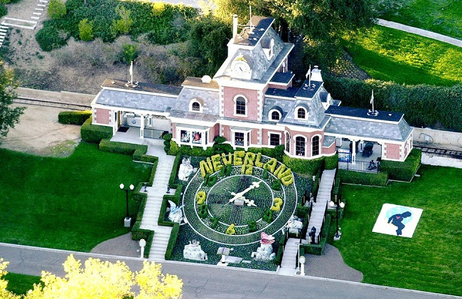 Особняк Джексона выставлен на продажу, а певица Адель разводится с мужем: новости шоубиза