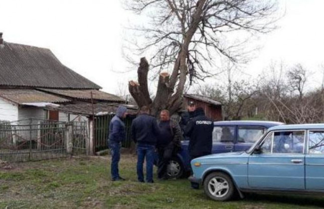 Побив, задушив і залишив на городі: на Вінниччині сталася трагедія
