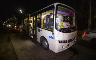 Пытался проскочить: в Киеве на Троещине маршрутка сбила пешехода