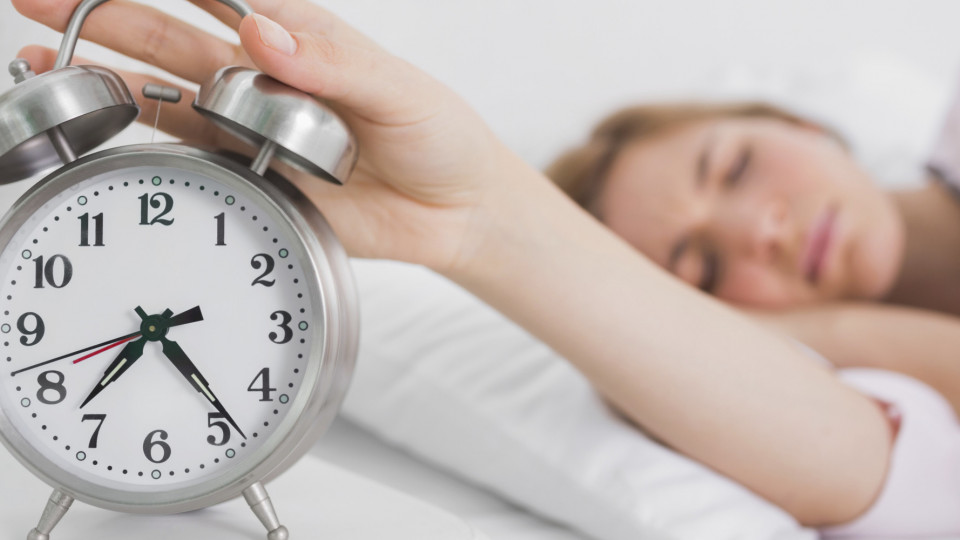 «Еще пять минут»: почему вредно переставлять по утрам будильник