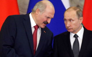 Нож в спину: чем Лукашенко напугал Путина