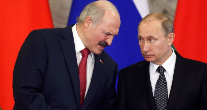 Нож в спину: чем Лукашенко напугал Путина