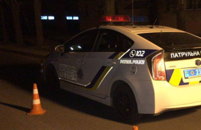 У поліцейському автомобілі в Сумах загинула людина: за справу взялося ДБР