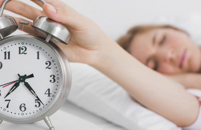 «Еще пять минут»: почему вредно переставлять по утрам будильник
