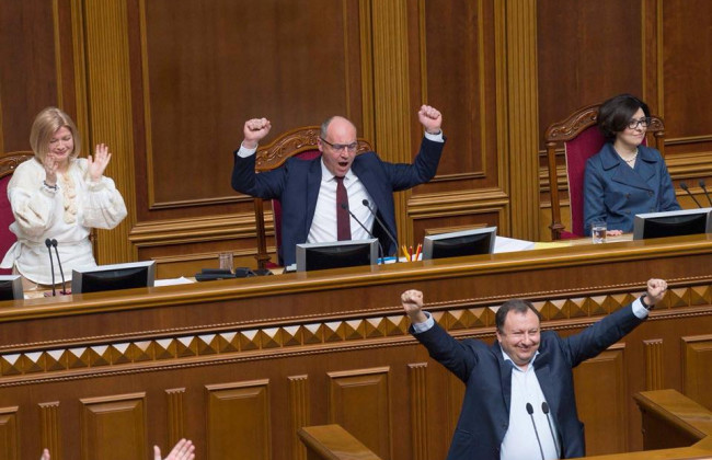 Закон про українську мову прийнято: як відреагували користувачі соцмереж