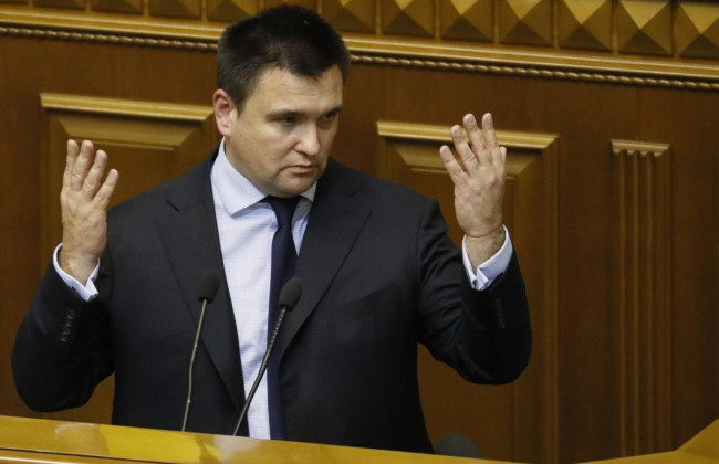 Повод для военного вмешательства в Украину: Климкин о выдаче паспортов РФ жителям ОРДЛО