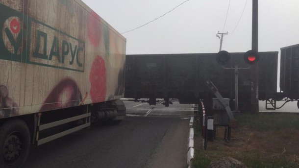 Отказали тормоза: грузовик влетел в поезд под Одессой