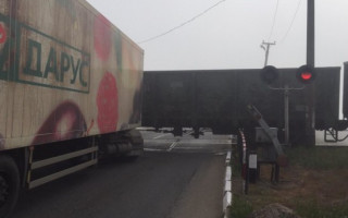 Отказали тормоза: грузовик влетел в поезд под Одессой