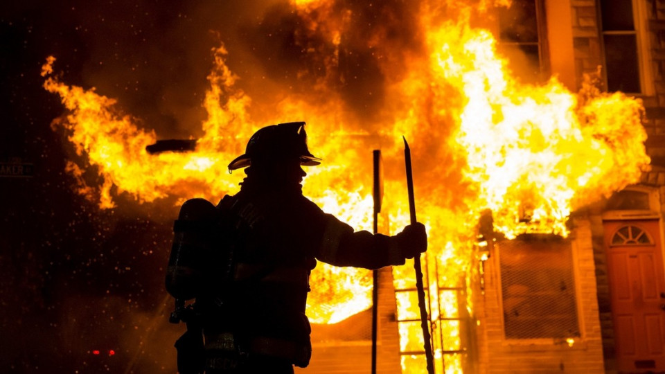 Потужна пожежа у гуртожитку Черкас: врятовано 5 осіб