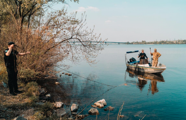 Жуткая находка: в Днепре из реки достали труп мужчины
