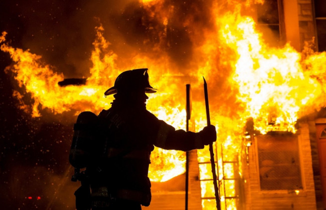 Потужна пожежа у гуртожитку Черкас: врятовано 5 осіб