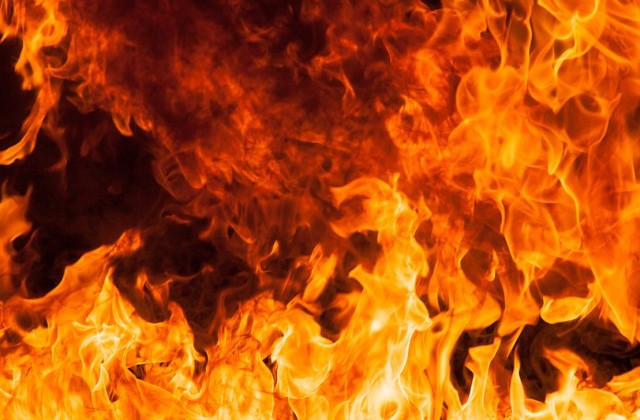 Мощный пожар в частном доме: есть подробности возгорания в Киеве