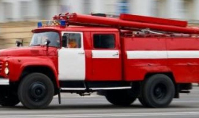 Загорелся на ходу: в Запорожье произошел пожар в микроавтобусе