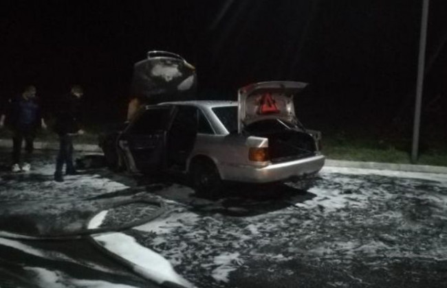 Под Ровно на АЗС загорелся автомобиль: появились подробности