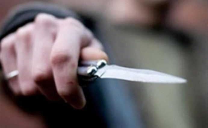 Ударили ножом в сердце: в Одессе напали на мужчину возле продуктового