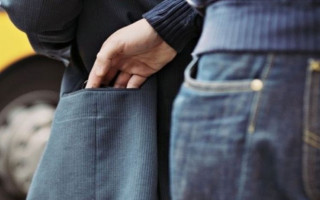 Дерзкое ограбление в Одессе: из авто украли сумку с более 2 млн гривен