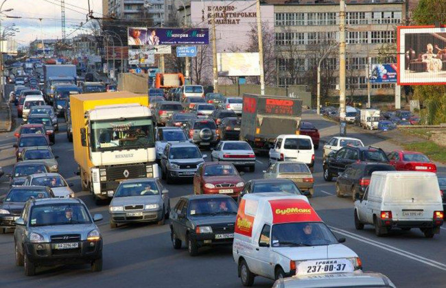 Киевляне рискуют тратить больше времени на дорогу: как решить проблему