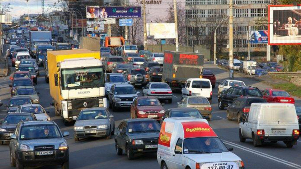 Киевляне рискуют тратить больше времени на дорогу: как решить проблему