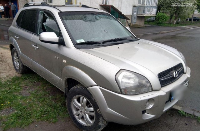 У Луцьку невідомі пошкодили кілька автомобілів за добу