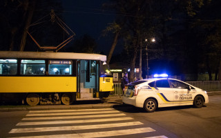 Отпало сидение: в Днепре пенсионерка разбила голову в трамвае