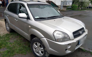 У Луцьку невідомі пошкодили кілька автомобілів за добу