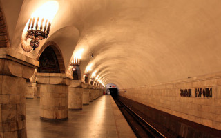 ЧП в киевском метрополитене: мужчина упал на рельсы