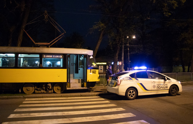 Отпало сидение: в Днепре пенсионерка разбила голову в трамвае