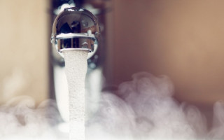 Жители двух городов Украины сидят без горячей воды: что происходит