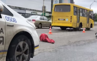 Жуткое ДТП с велосипедистом произошло в Киеве: появилось видео