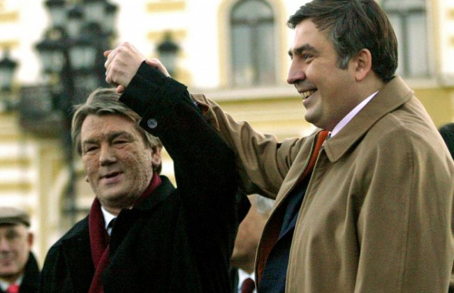 Махинации с оружием: ГБР подозревает Ющенко и Саакашвили