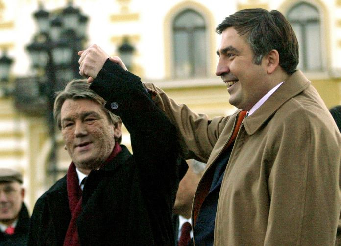 Махинации с оружием: ГБР подозревает Ющенко и Саакашвили