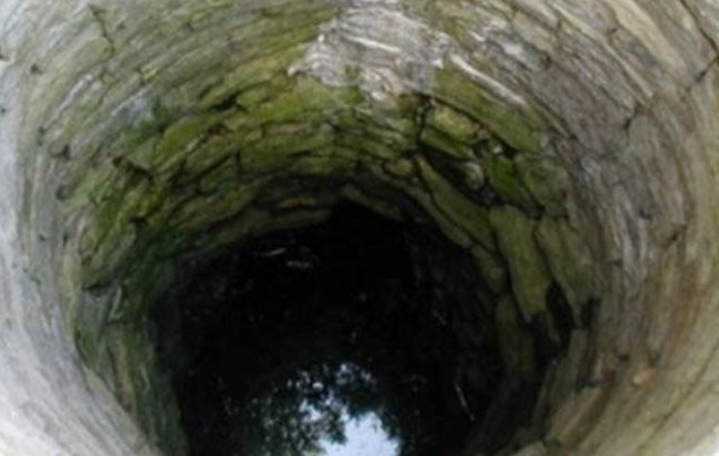 Трагедія на Прикарпатті: жінка втопилась в колодязі